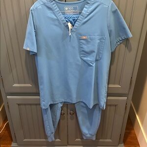 Figs Capri light Blue Scrub set small Catarina top and Zamora joggers SP
